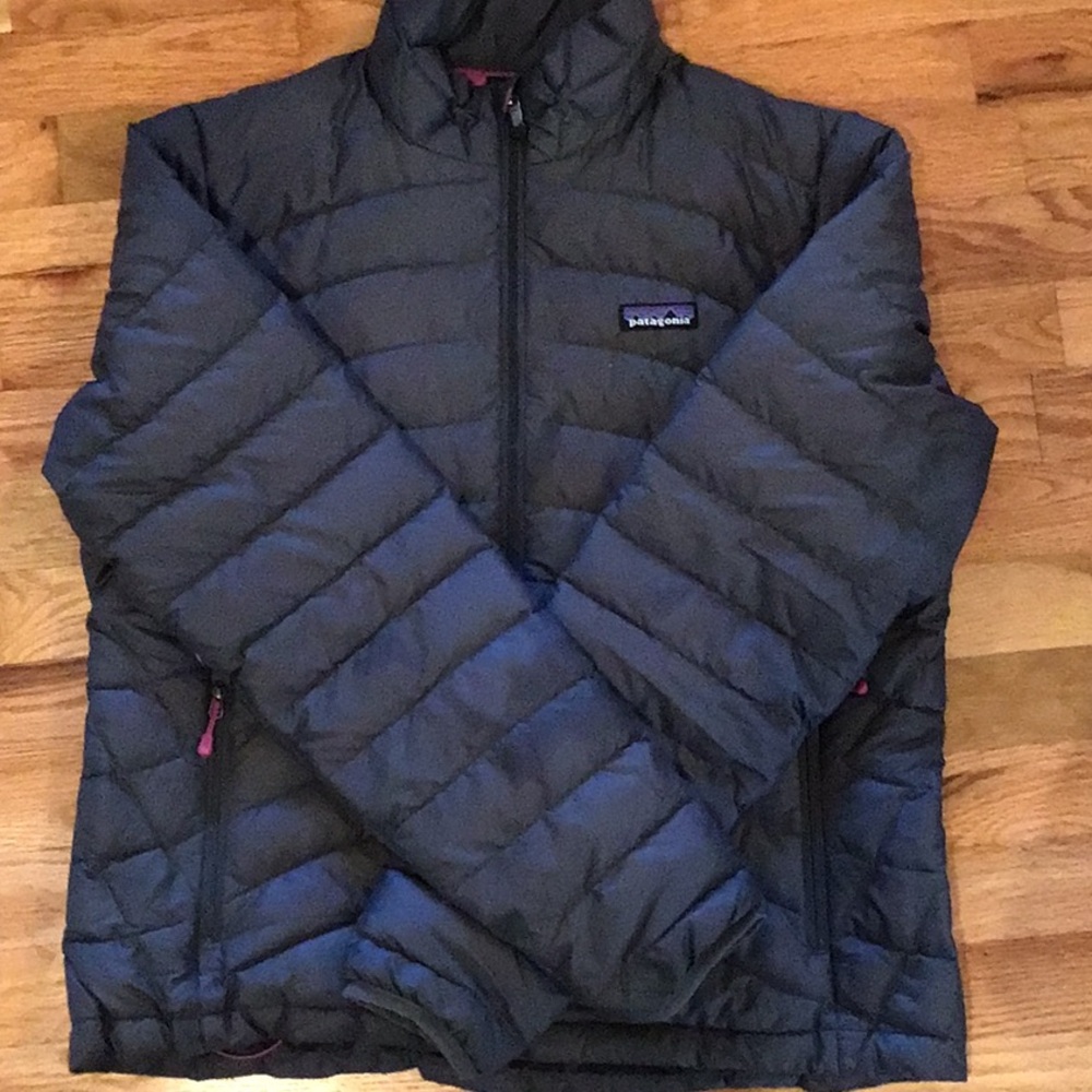 Patagonia women’s Black Puffer Jacket - Picture 6 of 7